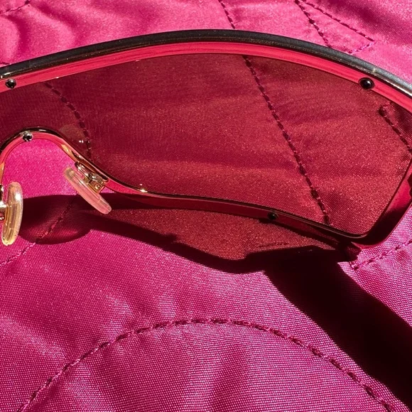 Chanel 4126 c.125/73 120 Quilted Arms Shield Sunglasses display picture 2